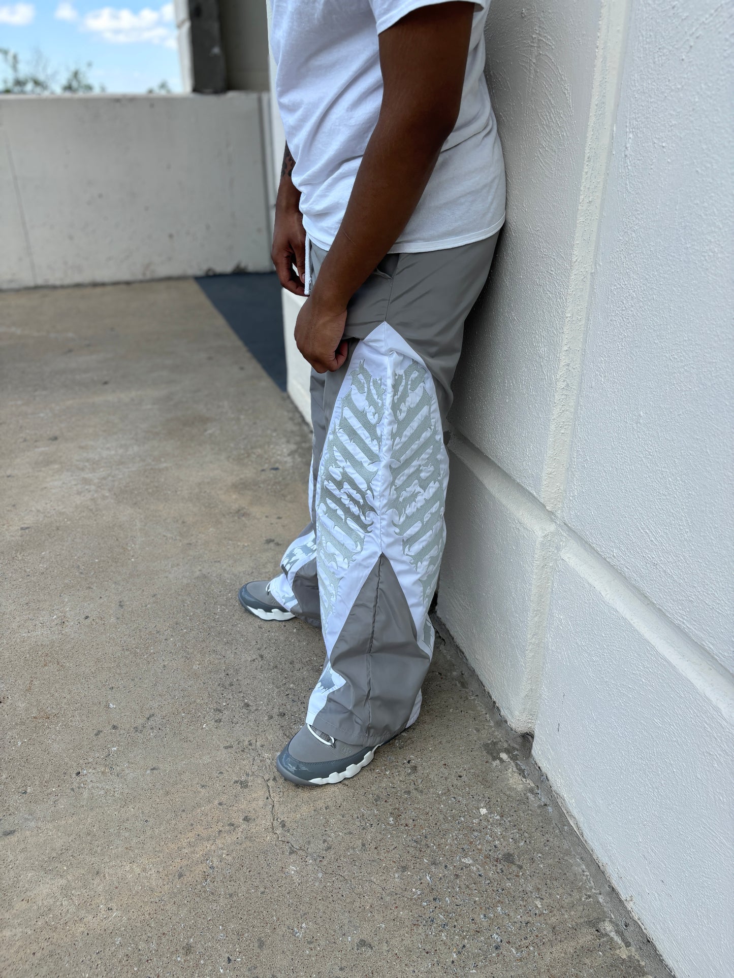 “CLOUDY” TRACKPANTS